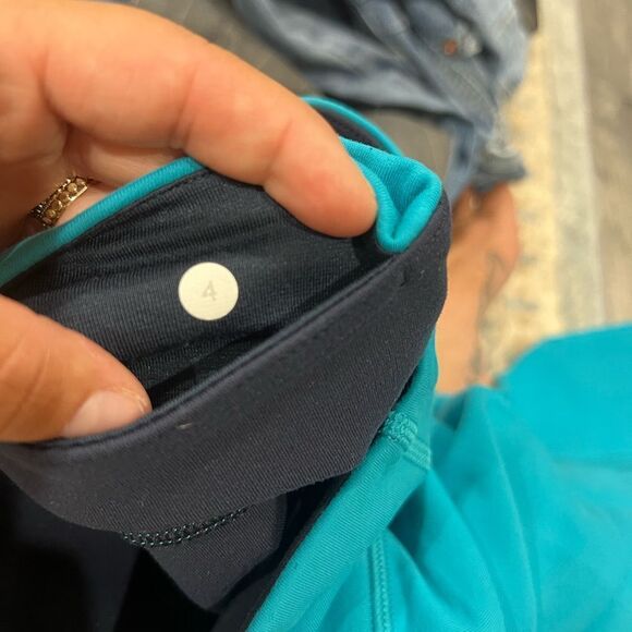 Lululemon Gather & Crow Crop Capri Beaming Blue Luon Womens 4 - Picture 2 of 5